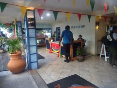 Hのフロント
（車で空港に向かいます。）