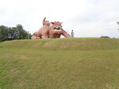 歩いて行く途中，大きなシーサーが見えたので行ってみたら，「カママ嶺公園」という公園でした．