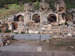 ヴァリウスの浴場
建物はローマ時代の様々な時期、そしてビザンチン時代に修繕と改築が施され、増築も行なわれています。

