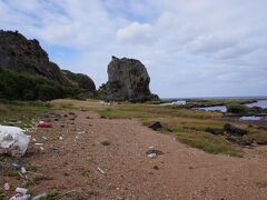 タチジャミ岩
Tachijami Rock
５00ｍ程海岸近くを水平に歩きます。