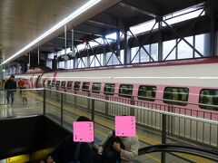 　１時間４３分で、博多駅に到着。
　この時間帯の「こだま」は、プラレール新幹線→エヴァンゲリオン新幹線→ハローキティ新幹線と「イベント列車」の枠になっていて、歴代どれも素晴らしい出来です。次作にも期待しています。
