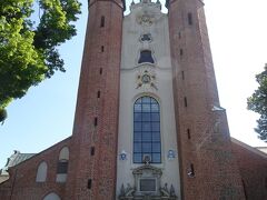 オリーヴァ大聖堂

ロケットみたいな形のゴシック教会