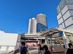 赤坂見附駅のＢ出口（元赤坂方面）。ここから徒歩で豊川稲荷東京別院に向かいます。