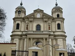 「聖ペテロ＆パウロ教会」
バロック建築の町、ビリニュスを代表する教会です。建物は1668年から７年かけられ、内装はさらに30年間かけて造られています。