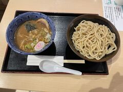 出発前にラーメンが食べたくなり、深夜1時までやってる六厘舎で夜食を食べました！