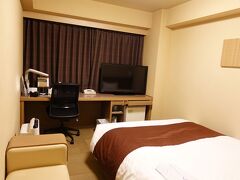 ダイワロイネットホテル八戸
部屋は普通に狭いけど、ベッド幅が広くて余裕な気分(*^^*)

さて、明日はどうなるのかな？