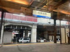 　加賀温泉駅停車、新幹線併設駅となります。