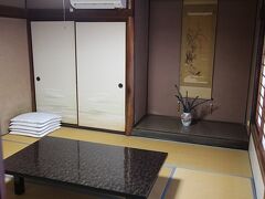 中六さんというお店で、順番が良かったのか
個室のようなお部屋に通していただきました