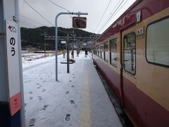 頸城トンネルをくぐって、能生駅に運転停車。