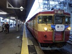 糸魚川駅に停車。結構地元の人が降りてきた。
観光列車ではあるけど、地元の人の足にもなっている。