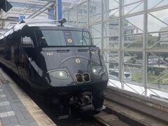 宮崎駅でメインディッシュを待ってると真っ黒なメインディッシュが登場。