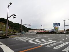 さて、お昼ご飯を食べにいこう。
この日は早朝4時に目が覚め、5時に朝食を食べたので、おなかがすきました（´ー`）