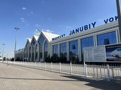 タシケント南駅こと、Tashkent yuzhniy。

サマルカンドへ向かうときのセキュリティの行列が嘘みたいにない、昼下がり。
そもそも列車の本数が少ないしね。