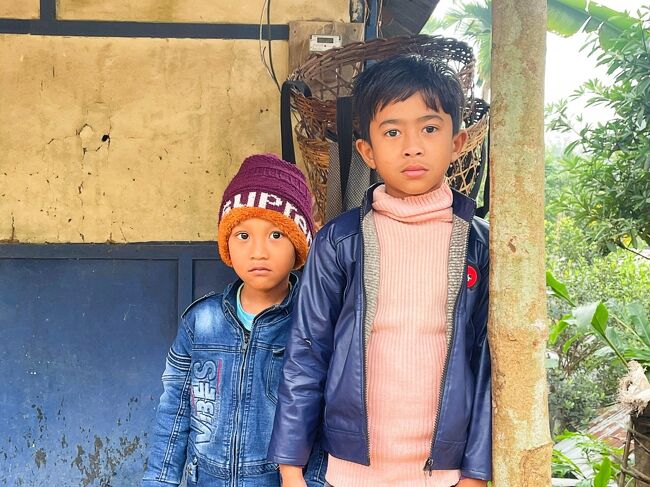 ご兄弟かな？ベンガル人とは明らかに違いますね。