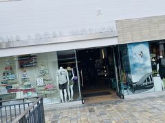 ハワイのブランドかな？
ちょこちょこ好きなのがあった。
親戚の家族みんなお揃いになるように
同じデザインのを買った。
