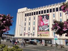 駅横に中津川市観光案内所「にぎわい特産館」がありました。