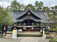 朝早起きして、仕事の前にちょこっと観光のため、尾山神社に来ました。
前田利家公、おまつの方をお祀りする神社です。