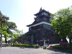 やって来たのは小高い丘の上にある丸岡城