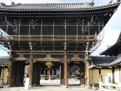 【興正寺】
京都駅から徒歩20分

親鸞聖人を開祖とする真宗興正寺派の本山です
こちらまで西本願寺だと思っていました