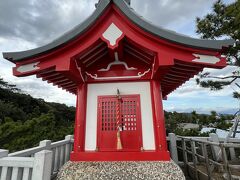 長い階段を登って海津見神社（龍王宮）までやってきました。太平洋一望の神社です。写真が多くなってきたので次回に続きます