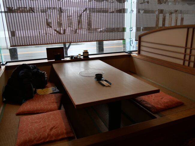 掘りごたつタイプの席に案内されました。