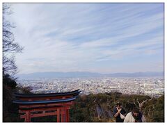 稲荷山
四ツ辻
いい景色です(o^^o)
来た道を戻ります。