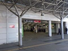 守谷駅
つくばエクスプレス側。