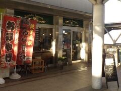 コーヒーファクトリー (守谷駅店)
スペシャリティコーヒーを提供。
店舗は、つくばエクスプレスの改札口と関東鉄道の改札口に挟まれた通路に面している。
