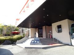 本日の宿、ホテルあかね。
湯河原駅まで送迎してくれるのですが、時間があったため歩いて行きました。
ホテルは山の中腹にあるため、ずっと上り坂が続きます。
けっこう疲れますが、ゆっくり登っていったので心地よい疲れです。

