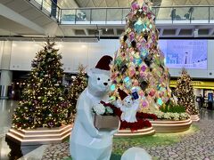 香港空港到着ロビー、クリスマスツリー