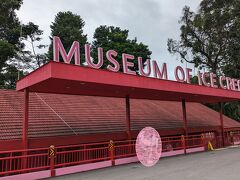 １１：３０
さらに歩いて「MUSIUM OF ICE CREAM Singapre」へ。
チケットはオンライン販売のみ。（S＄42.00）