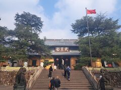 栄西、道元もここで修行し、後に宗派を開いたという日本とゆかりが深いお寺。
2019年に寧波を訪れた時は来る時間がなかったので、５年がかりの念願がかなってうれしい！