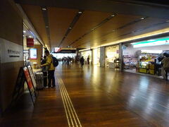 で、熊本の路線バスの大ターミナル［熊本桜町バスターミナル］へ。

一年ぶりの来訪(旅行記『北部九州をめぐる旅【SUNQパス】2日目』参照)ですが、今回も乗り継ぎのみ。