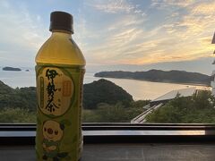 明けて次の日。日の出は見えなかったものの朝焼けが美しくぼんやり。
旅行先では日の入りの時間調べて起きてしまうの何でだろ～