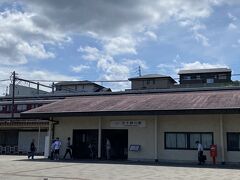 由香ちゃん熱望の伊勢神宮の最寄り駅、五十鈴川駅に到着しました。