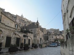 Matera
サッシも見納め～
私鉄FAL鉄道マテーラ中央駅からバーリまで戻り、私鉄Sud-Est線に乗り換え、アルベロベッロへという逆V字移動
直線距離で60-70キロみたいなので予算に余裕があればタクシー移動もありかも