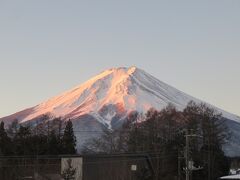 リゾートイン芙蓉　河口湖インター店・・・リーズナブルな温泉施設併用ホテル

今回ツインをトリプルにグレードUPしていただき　感謝

ゆったりした客室からは　翌朝富士山がお出迎え

客室wi-fi完備　冷蔵庫のみあり　タオル掛けなし

ノーサービスホテルで　粉末緑茶のみのサービス

1Fに併設された　富士山溶岩の湯　泉水　利用可

朝食は同じく　1Fの居酒屋ダイニングはなの舞にて　朝定食

夕食は近隣のお寿司屋さん

ガソリンスタンド・レストラン・ファーストフードなど便利な立地

オートチェックイン＆チェックアウトですが　フロント対応有

泉水にて　露天風呂改修工事中

富士山の天然バナジウム風呂＆ヒマラヤ岩塩風呂＆サウナ＆水風呂はカラダ温まる　癒しの湯

総じて　ちょっと足らないサービスが心地良いホテル

　　







