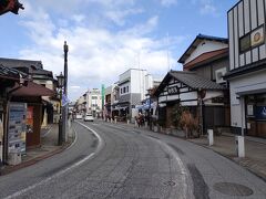 いろいろなお店が並んでいました。食べませんでしたが、試食もありました。