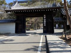 平安神宮前で開催されていた蚤の市を見ながら、南禅寺方面と戻りました。