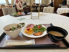 ホテルで朝食