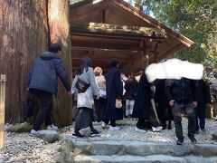 豊受大御神の積極的な側面である荒御魂をお祀りしています。