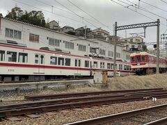 鈴蘭台で下車。しばし駅構内の観察です。