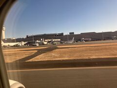 定刻通り羽田空港に到着しました。
ここで同じようにフライトしているJAL部のみなさんをお迎えに行きます。