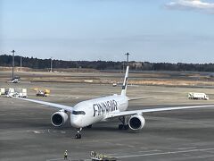 成田空港に戻って展望デッキへ。
フィンエアーがやってきたり