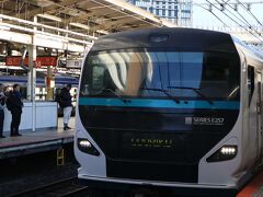 今日は踊り子号で出発します
電車なら渋滞もないし、指定席だからゆったり★

前に車で行こうとして渋滞にはまり、たどり着けなかったことがあるのです
https://4travel.jp/travelogue/11638985
