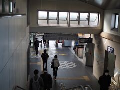 まず向かったのは浦賀駅。

駅からバスで横須賀美術館へ向かう。