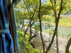 　窪川駅から予土線に乗換え、しばらくすると「日本最後の清流」と呼ばれる四万十川が見えて来ました。