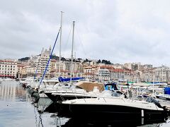 Marseille Vieux Port

ちょっとグレイッシュな空ではありますが、大好きな港街の風景にテンション上がる～