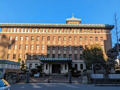 春節シーズンの横浜中華街に向かいます。
神奈川県庁本庁舎を通ります。ここも立派な洋館です。