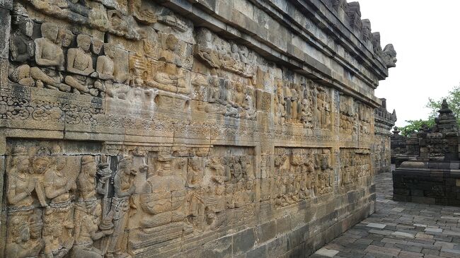 細かい部分も彫刻されている。